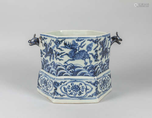 Large Chinese Export Blue & White Porcelain Pot