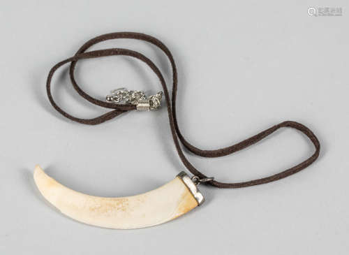 Designed Tooth Pendant Necklace