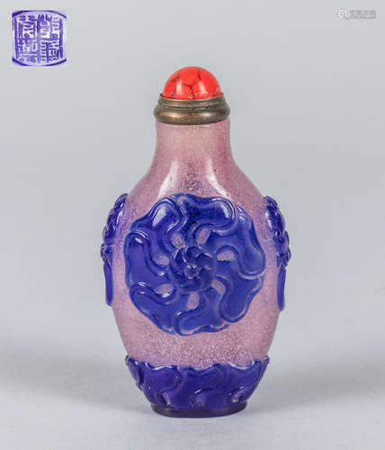 Chinese Overlay Glass Snuff Bottle