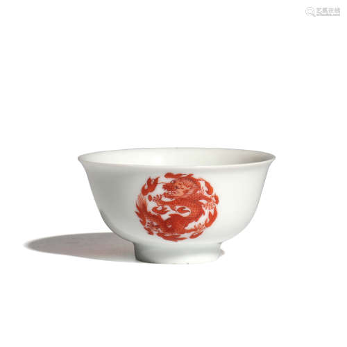 清雍正 矾红团龙纹茶圆