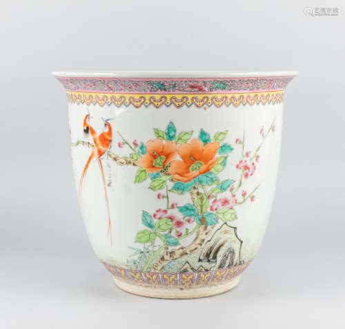 Large Chinese Export Famille Rose Porcelain Pot
