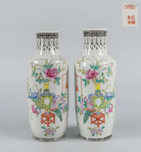 Pairs Chinese Famille Rose Porcelain Vase