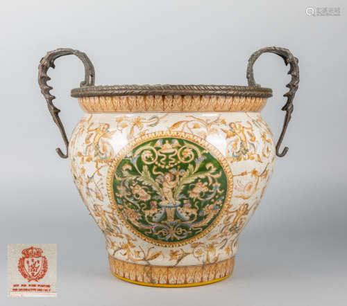 Chinese Export Famille Rose Porcelain Pot