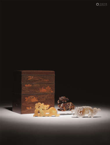 西周-漢 古玉收藏珍品盒三段（內含古玉共三件：玉珮二件、玉瑞獸一件）