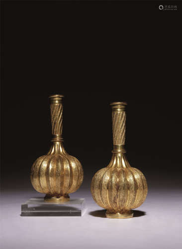 十七-十八世紀 銅鎏金珍珠地鏨花瓶一對