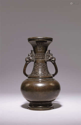 十六-十七世紀 古銅雙獸耳花瓶