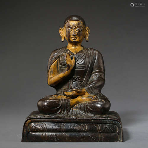 ANCIENT CHINESE GILT BUDDHA SEATED STATUE