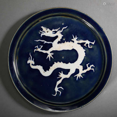 CHINESE YUAN DYNASTY BLUE GLAZED PLATE WITH WHITE DRAGON