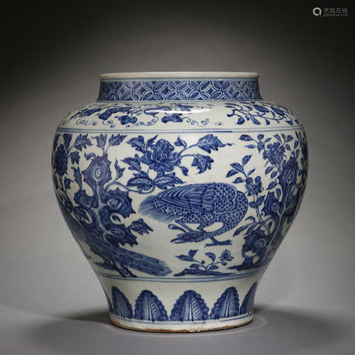 CHINESE MING DYNASTY BLUE AND WHITE BIG JAR