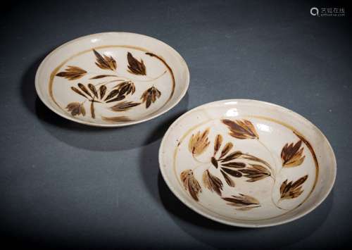 A PAIR OF CIZHOU KILN DISHES, SONG AND JIN PERIODS OF CHINA