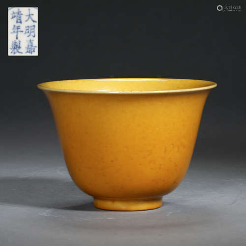 CHINESE MING DYNASTY YELLOW GLAZED CUP