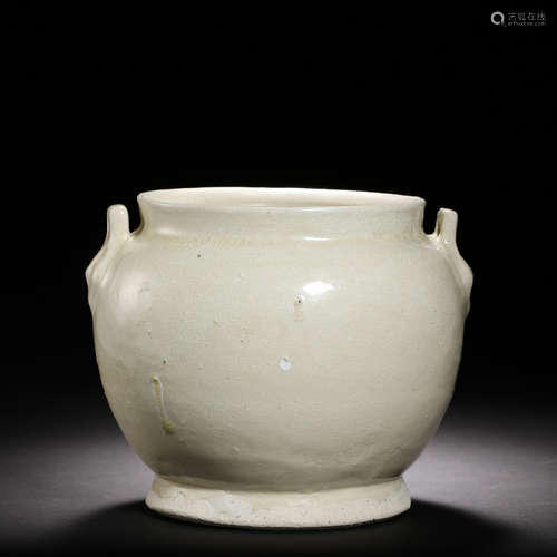 THE WHITE GLAZE POT OF THE GONG XIAN KILN IN TANG DYNASTY