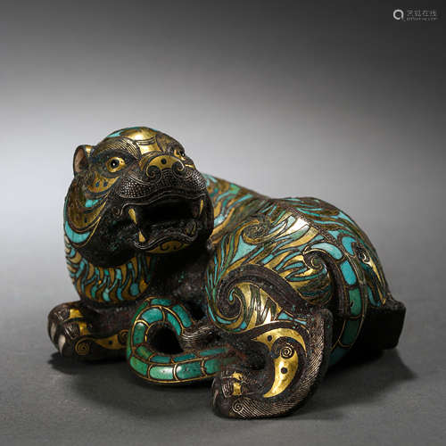 CHINESE HAN DYNASTY BRONZE BEAST SCULPTURE INLAID WITH GOLD, SILVER, AND TURQUOISE