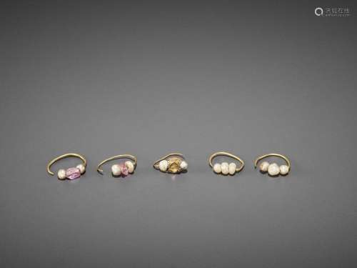 Five Bactrian Gold Earrings Wi…