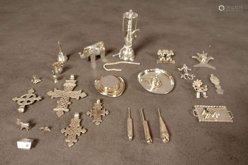 Collection D’objets Miniatures…