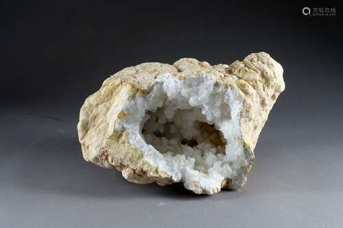 Géode De Quartz Blanc.