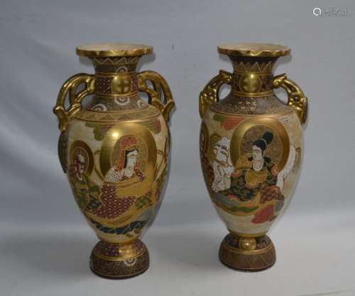 JAPON Satsuma Paire de vases en céramique à décor …