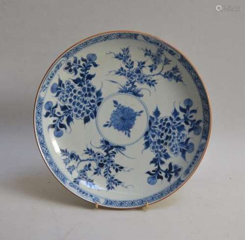 CHINE Plat rond en porcelaine à décor bleu blanc d…