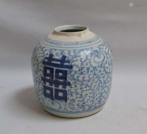 CHINE Pot en porcelaine à décor bleu blanc H.: 20.…