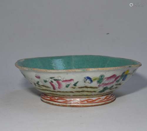 CHINE Coupe en porcelaine à décor polychrome H.: 6…