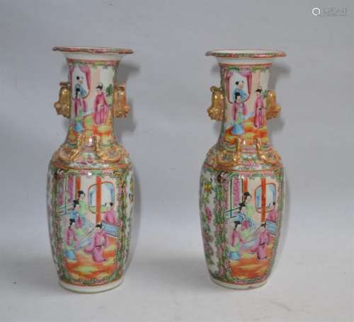 CHINE Canton Paire de vases en porcelaine à décor …