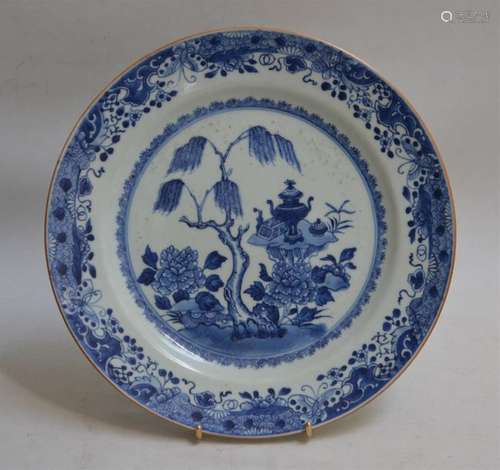 CHINE Plat rond en porcelaine à décor bleu blanc X…