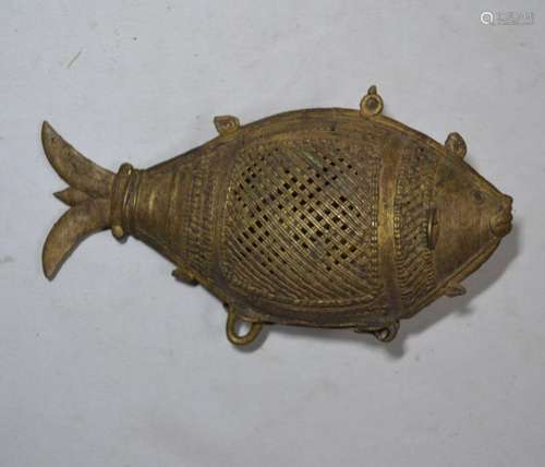 ASIE Boite en bronze en forme de poisson H.: 10 cm…