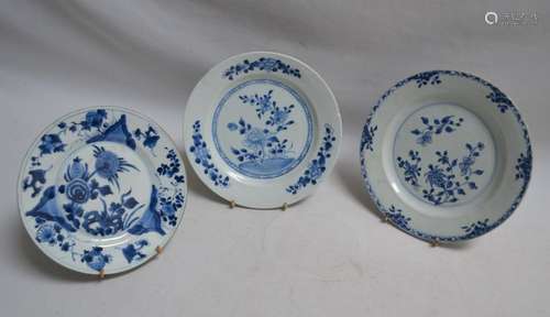 CHINE Trois assiettes rondes en porcelaine à décor…