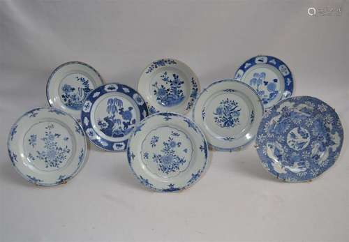 CHINE Huit assiettes dont une creuse en porcelaine…