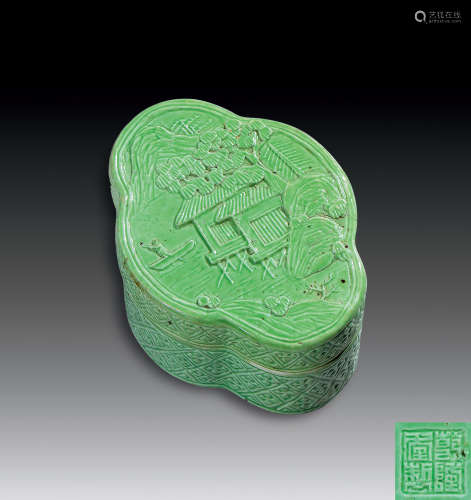 清 淡绿釉雕山水人物纹海棠形盒