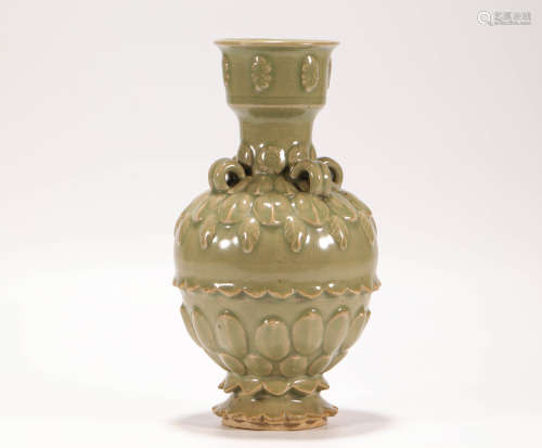 Green Porcelain Petal Vase from Song宋代青瓷花瓣紋瓶