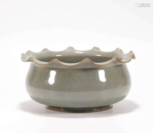 Green Porcelain Petal Container from Song宋代花瓣口青瓷缽盂