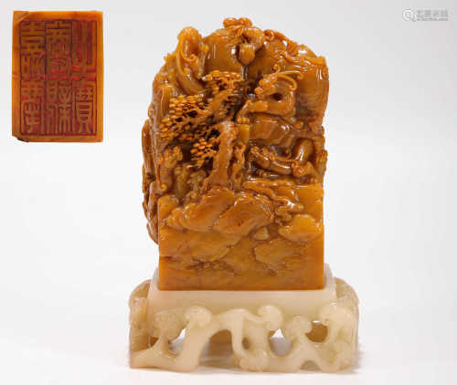 Yellow Stone Seal with Dragon Grain from Qing清代田黄石龍紋印章