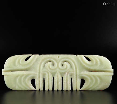 jade pendant from the Hong Shan Culture红山文化勾云佩
