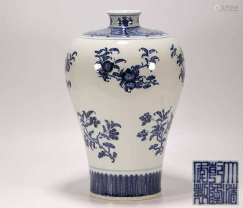 blue and white vase from Qing清代青花梅瓶