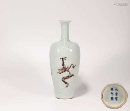 youligong dragon design vase from Qing清代釉裏紅龍紋賞瓶