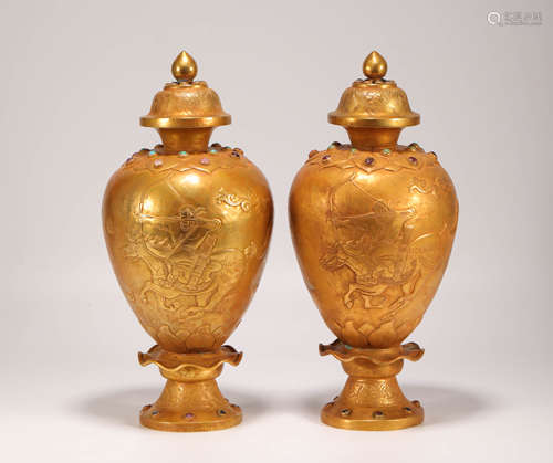 copper and gold vases from Qing清代铜鎏金狩猎图净瓶