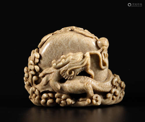 hetian jade dragon design ornament from Ming明代和田玉龍紋擺件