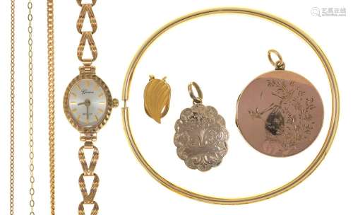 A SWISS 9CT GOLD LADY'S WRISTWATCH, A GOLD NECKLACE MARKED 375, TWO OTHER GOLD CHAINS AND A GOLD