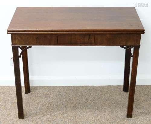 A GEORGE III MAHOGANY TEA TABLE, C1780-1800 WITH RECTANGULAR TOP AND DRAWER TO THE FRIEZE,ON