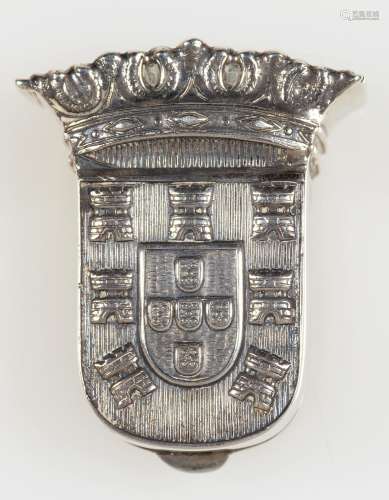 A PORTUGUESE SILVER SNUFF BOX, 20TH C, IN THE FORM OF THE HERALDIC CROWN AND SHIELD OF ARMS OF