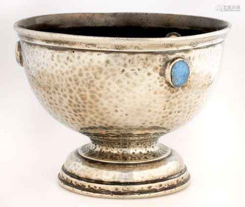 LIBERTY & CO. A PEWTER ROSE BOWL, C1910, APPLIED WITH THREE SEMI-OPALESCENT GLASS 'JEWELS', 11.5CM