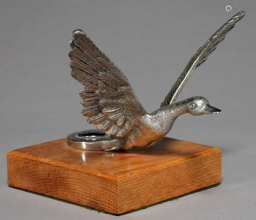 VINTAGE MOTORING. A CHROMIUM PLATED FLYING BIRD CAR RADIATOR MASCOT, 1930'S - 50'S, IN THE FORM OF A