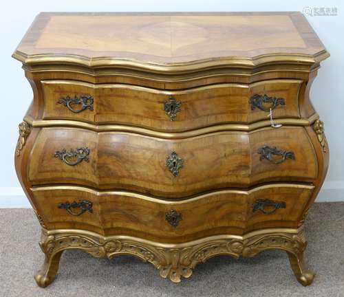 A CONTINENTAL PARCEL GILT WALNUT BOMBE COMMODE, 20TH C, IN LOUIS XV STYLE, THE CROSSBANDED TOP IN