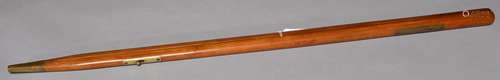 A BRITISH MILITARY OFFICER'S BRASS AND VARNISHED LIGHT WOOD PACE STICK, FIRST HALF 20TH C, 91CM Good