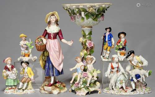 A GERMAN FLORAL ENCRUSTED PORCELAIN FRUIT STAND, EARLY 20TH C, THE BASE WITH TWO PUTTI, 28CM H, BLUE