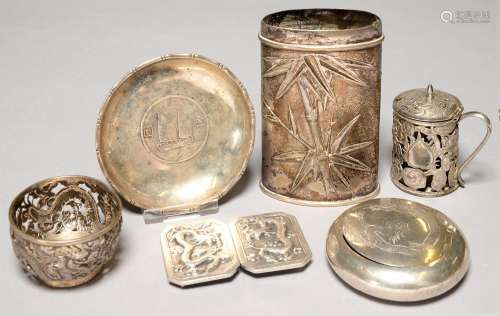 A SMALL COLLECTION OF CHINESE EXPORT SILVER ARTICLES, LATE 19TH AND EARLY 20TH C, TO INCLUDE AN OVAL