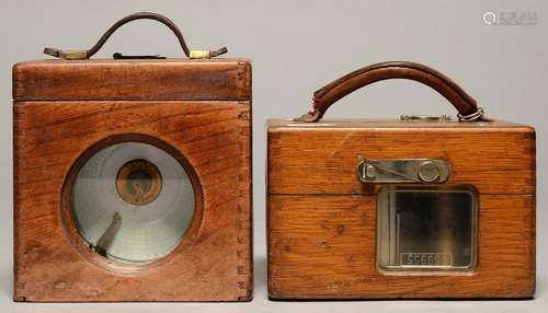 A BENZING PORTABLE OAK CASED BRASS TIME RECORDING CLOCK, MOVEMENT STAMPED F.E. BENZING MADE IN