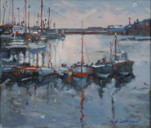 RAY DENTON (1939-) - NEWLYN EVENING, SIGNED, OIL ON CANVAS, 29.5 X 34.5CM Good condition