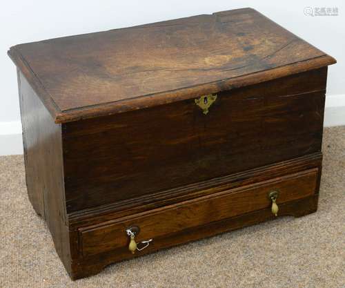 A WELSH OAK MARRIAGE CHEST OR COFFORBACH, 18TH C, WITH DETACHABLE LID, THE MOULDED DRAWER WITH BRASS